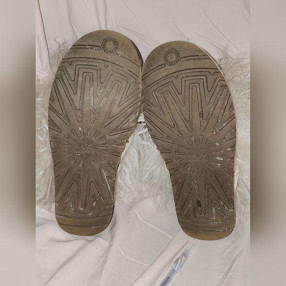 UGG Short Boot Cream Sheepskin Cuff - Picture 6 of 16